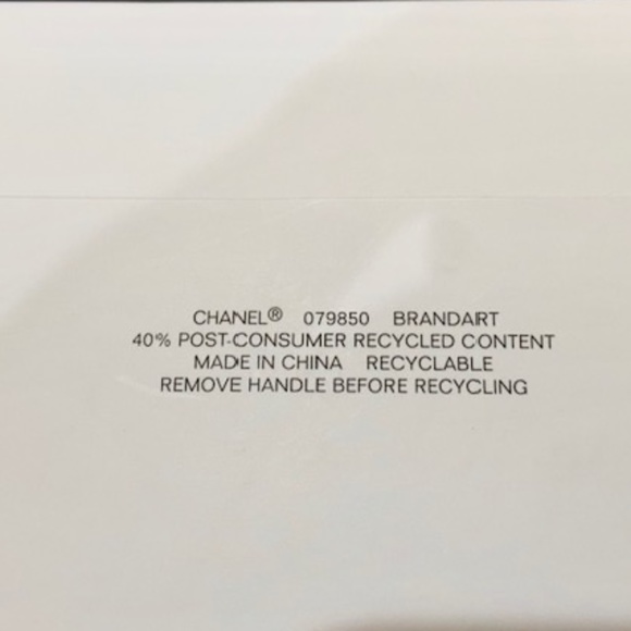 O20-Authentic Chanel Shopping/Gift Bag - Picture 6 of 13